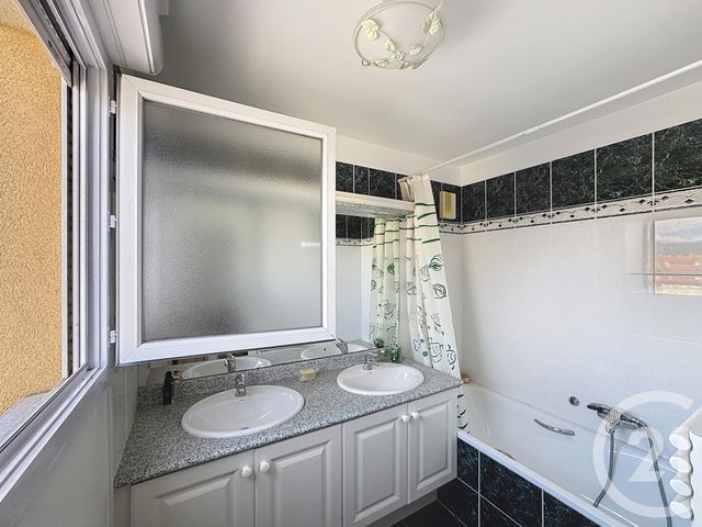 Appartement T3 à vendre - 3 pièces - 81.45 m2 - FREJUS - 83 - PROVENCE-ALPES-COTE-D-AZUR - Century 21 Sud Habitat