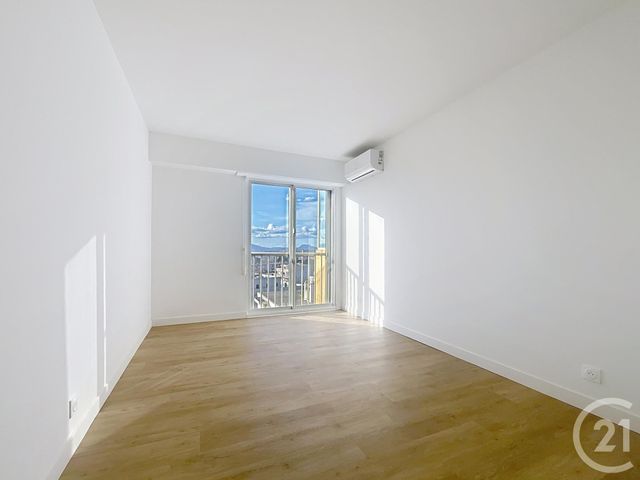 Appartement T3 à vendre - 3 pièces - 84.0 m2 - ST RAPHAEL - 83 - PROVENCE-ALPES-COTE-D-AZUR - Century 21 Sud Habitat