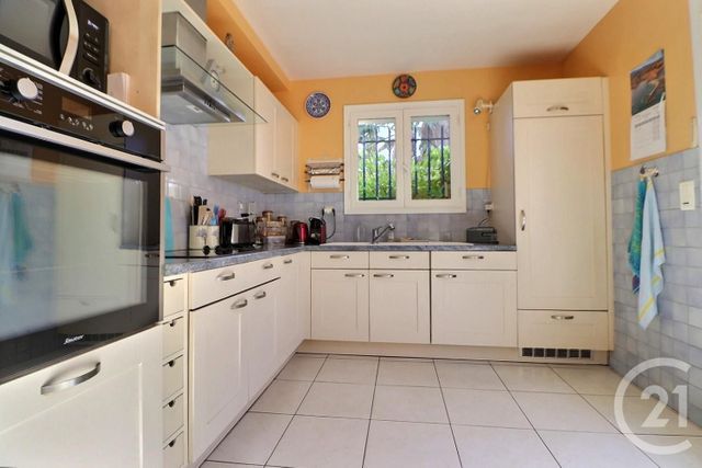 Afficher la photo en grand maison à vendre - 6 pièces - 156.1 m2 - ST RAPHAEL - 83 - PROVENCE-ALPES-COTE-D-AZUR - Century 21 Sud Habitat