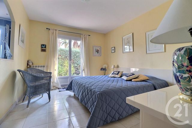 Afficher la photo en grand maison à vendre - 6 pièces - 156.1 m2 - ST RAPHAEL - 83 - PROVENCE-ALPES-COTE-D-AZUR - Century 21 Sud Habitat