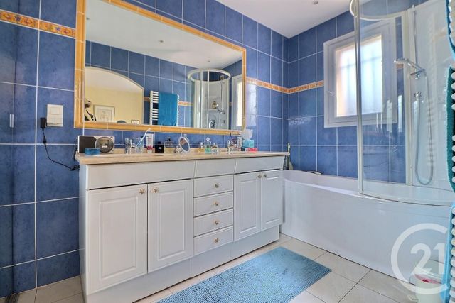 Afficher la photo en grand maison à vendre - 6 pièces - 156.1 m2 - ST RAPHAEL - 83 - PROVENCE-ALPES-COTE-D-AZUR - Century 21 Sud Habitat