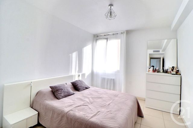 Appartement T4 à vendre - 4 pièces - 91.0 m2 - ST RAPHAEL - 83 - PROVENCE-ALPES-COTE-D-AZUR - Century 21 Sud Habitat