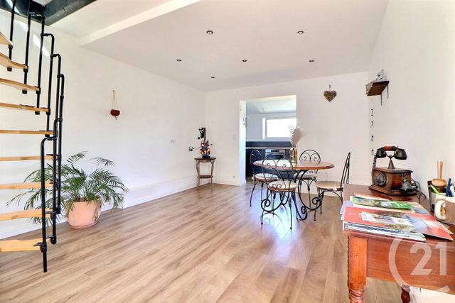 Appartement F3 bis à vendre - 3 pièces - 84.41 m2 - ST RAPHAEL - 83 - PROVENCE-ALPES-COTE-D-AZUR - Century 21 Sud Habitat