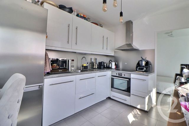 Appartement F3 à vendre - 3 pièces - 68.4 m2 - FREJUS - 83 - PROVENCE-ALPES-COTE-D-AZUR - Century 21 Sud Habitat