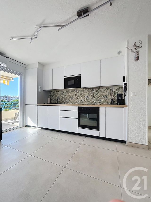 Appartement F2 à vendre - 2 pièces - 45.62 m2 - FREJUS - 83 - PROVENCE-ALPES-COTE-D-AZUR - Century 21 Sud Habitat