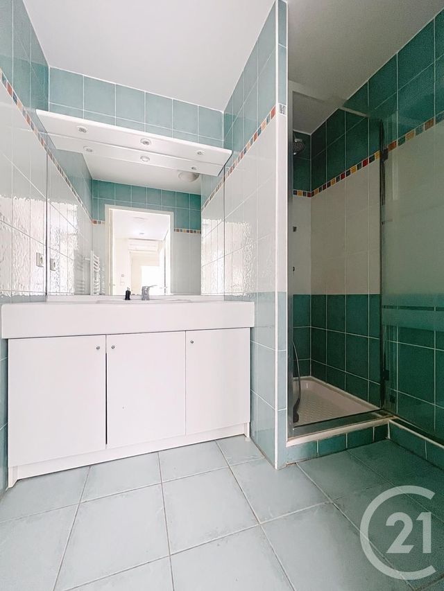 Appartement F3 à vendre - 3 pièces - 76.4 m2 - FREJUS - 83 - PROVENCE-ALPES-COTE-D-AZUR - Century 21 Sud Habitat