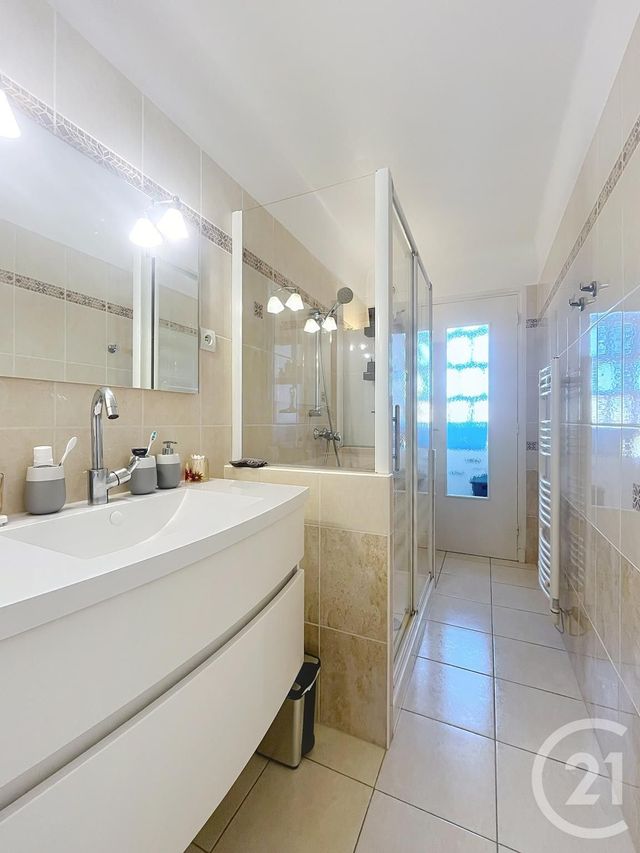 Afficher la photo en grand Appartement F4 à vendre - 4 pièces - 73.0 m2 - FREJUS - 83 - PROVENCE-ALPES-COTE-D-AZUR - Century 21 Sud Habitat