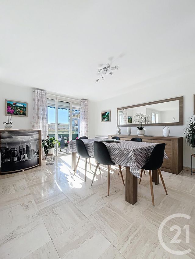 Afficher la photo en grand Appartement F4 à vendre - 4 pièces - 73.0 m2 - FREJUS - 83 - PROVENCE-ALPES-COTE-D-AZUR - Century 21 Sud Habitat