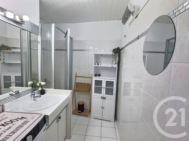 Afficher la photo en grand Appartement T2 à vendre - 2 pièces - 52.35 m2 - FREJUS - 83 - PROVENCE-ALPES-COTE-D-AZUR - Century 21 Sud Habitat