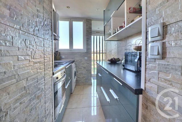 Appartement T4 à vendre - 4 pièces - 64.0 m2 - FREJUS - 83 - PROVENCE-ALPES-COTE-D-AZUR - Century 21 Sud Habitat