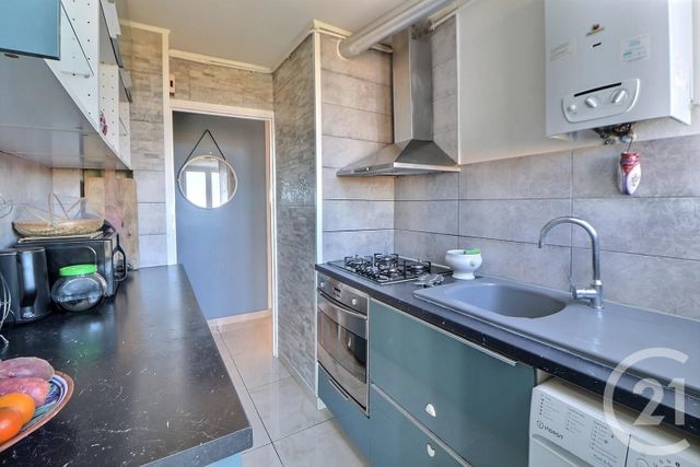 Appartement T4 à vendre - 4 pièces - 64.0 m2 - FREJUS - 83 - PROVENCE-ALPES-COTE-D-AZUR - Century 21 Sud Habitat