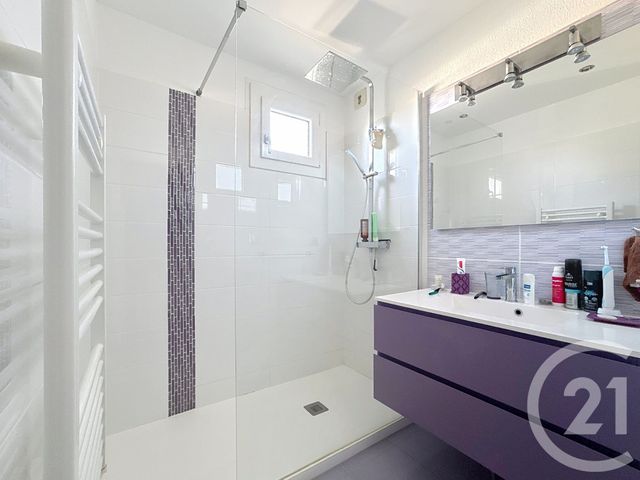 Appartement T2 à vendre - 2 pièces - 37.11 m2 - FREJUS - 83 - PROVENCE-ALPES-COTE-D-AZUR - Century 21 Sud Habitat