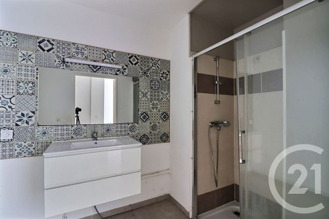 Appartement T2 à vendre - 2 pièces - 44.0 m2 - FREJUS - 83 - PROVENCE-ALPES-COTE-D-AZUR - Century 21 Sud Habitat