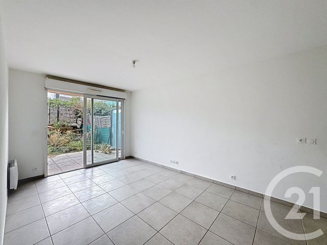 Appartement T2 à vendre - 2 pièces - 44.0 m2 - FREJUS - 83 - PROVENCE-ALPES-COTE-D-AZUR - Century 21 Sud Habitat