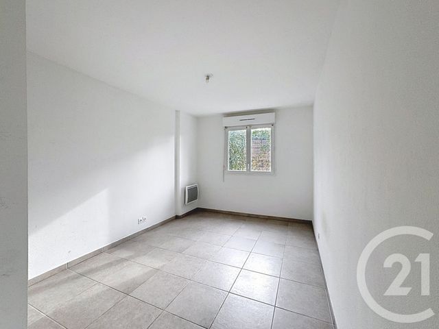 Appartement T2 à vendre - 2 pièces - 44.0 m2 - FREJUS - 83 - PROVENCE-ALPES-COTE-D-AZUR - Century 21 Sud Habitat