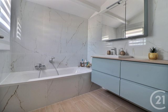 maison à vendre - 5 pièces - 125.0 m2 - FREJUS - 83 - PROVENCE-ALPES-COTE-D-AZUR - Century 21 Sud Habitat