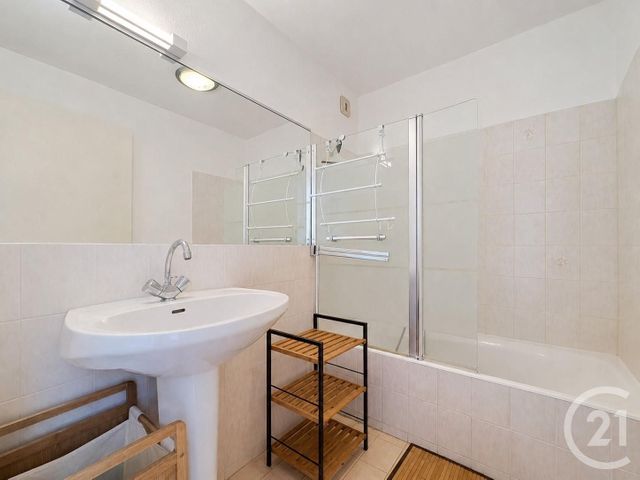 Appartement F2 à vendre - 2 pièces - 47.4 m2 - FREJUS - 83 - PROVENCE-ALPES-COTE-D-AZUR - Century 21 Sud Habitat