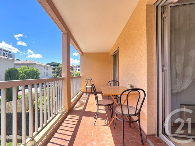 Appartement F2 à vendre - 2 pièces - 47.4 m2 - FREJUS - 83 - PROVENCE-ALPES-COTE-D-AZUR - Century 21 Sud Habitat