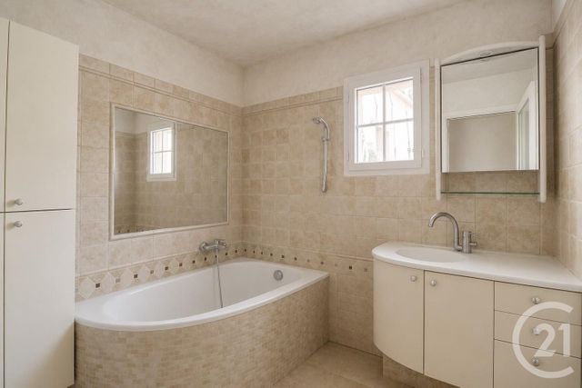 maison à vendre - 7 pièces - 180.0 m2 - ROQUEBRUNE SUR ARGENS - 83 - PROVENCE-ALPES-COTE-D-AZUR - Century 21 Sud Habitat