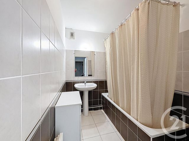 Appartement T3 à vendre - 3 pièces - 82.53 m2 - ST RAPHAEL - 83 - PROVENCE-ALPES-COTE-D-AZUR - Century 21 Sud Habitat
