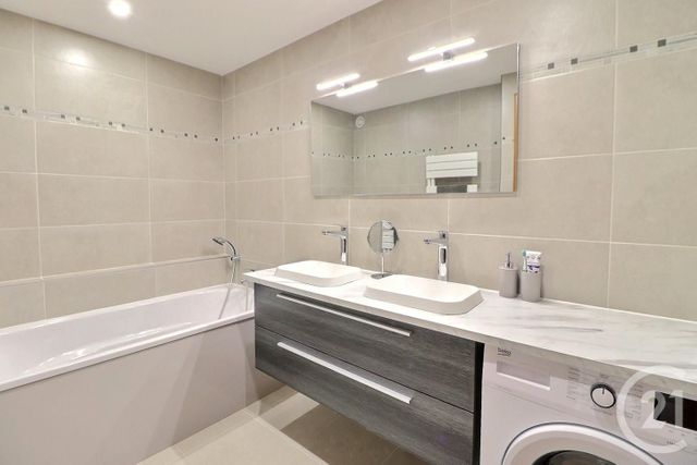 Appartement F3 à vendre - 3 pièces - 77.28 m2 - ST RAPHAEL - 83 - PROVENCE-ALPES-COTE-D-AZUR - Century 21 Sud Habitat