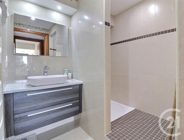 Appartement F3 à vendre - 3 pièces - 77.28 m2 - ST RAPHAEL - 83 - PROVENCE-ALPES-COTE-D-AZUR - Century 21 Sud Habitat