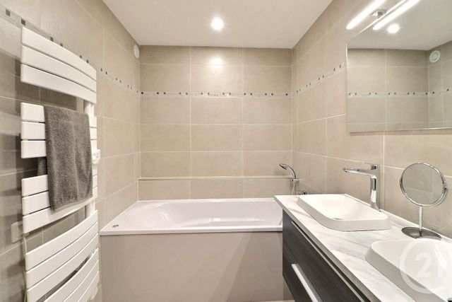 Appartement F3 à vendre - 3 pièces - 77.28 m2 - ST RAPHAEL - 83 - PROVENCE-ALPES-COTE-D-AZUR - Century 21 Sud Habitat