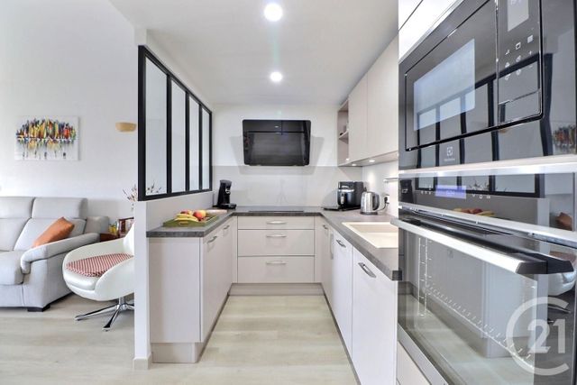 Appartement F3 à vendre - 3 pièces - 77.28 m2 - ST RAPHAEL - 83 - PROVENCE-ALPES-COTE-D-AZUR - Century 21 Sud Habitat