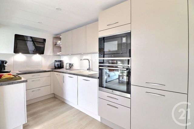 Appartement F3 à vendre - 3 pièces - 77.28 m2 - ST RAPHAEL - 83 - PROVENCE-ALPES-COTE-D-AZUR - Century 21 Sud Habitat