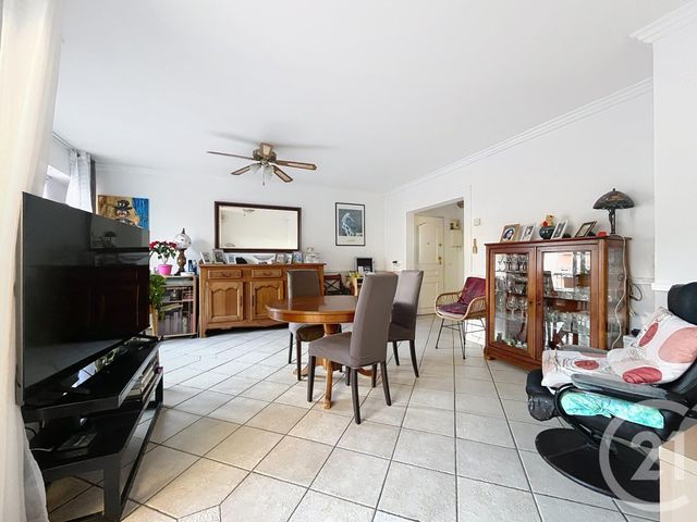 Appartement F2 à vendre - 2 pièces - 57.0 m2 - FREJUS - 83 - PROVENCE-ALPES-COTE-D-AZUR - Century 21 Sud Habitat