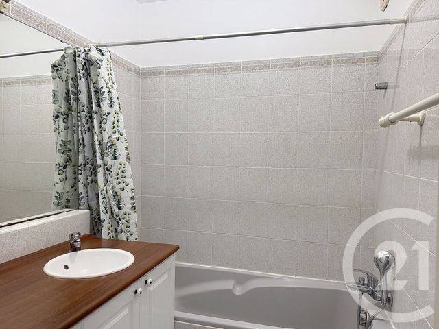 Appartement T2 à vendre - 2 pièces - 42.14 m2 - FREJUS - 83 - PROVENCE-ALPES-COTE-D-AZUR - Century 21 Sud Habitat