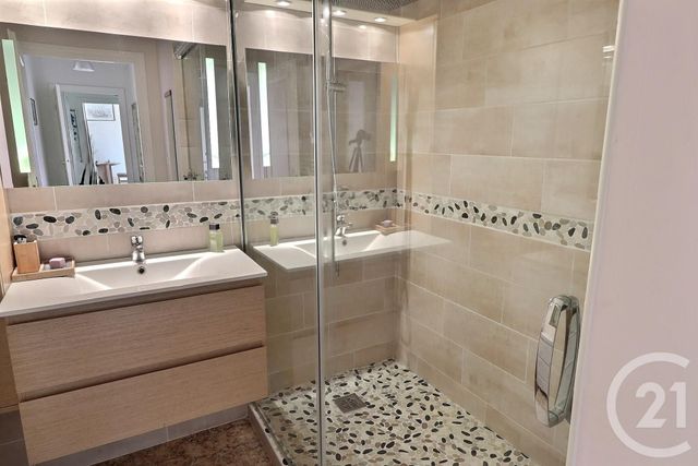 Appartement T3 à vendre - 3 pièces - 75.0 m2 - FREJUS - 83 - PROVENCE-ALPES-COTE-D-AZUR - Century 21 Sud Habitat