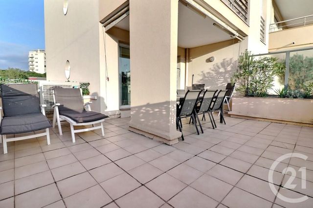 Appartement F3 à vendre - 3 pièces - 68.1 m2 - FREJUS - 83 - PROVENCE-ALPES-COTE-D-AZUR - Century 21 Sud Habitat