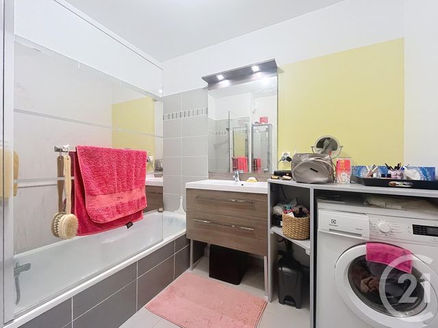 Appartement F3 à vendre - 3 pièces - 58.11 m2 - ROQUEBRUNE SUR ARGENS - 83 - PROVENCE-ALPES-COTE-D-AZUR - Century 21 Sud Habitat