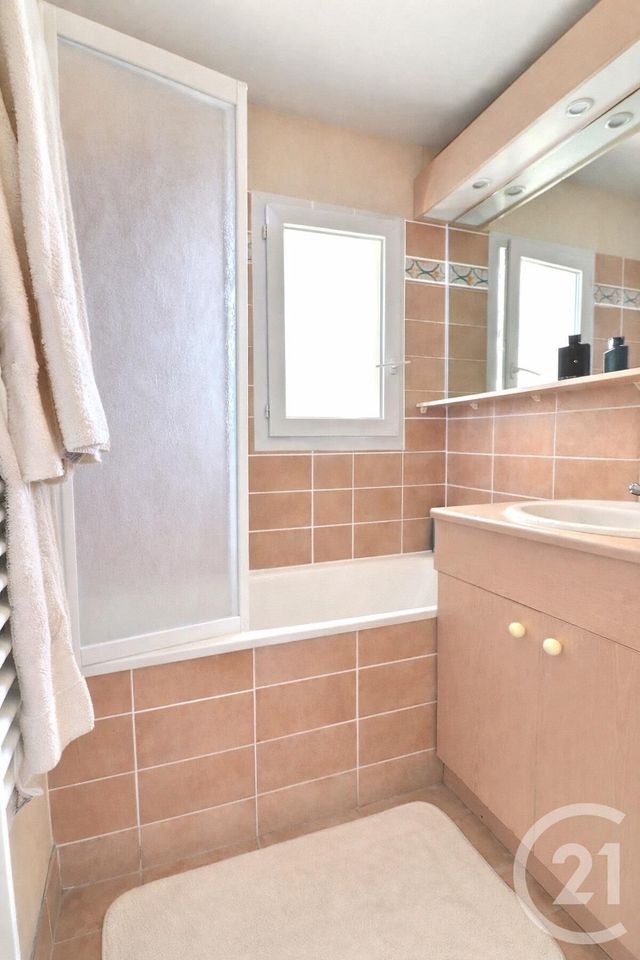 Appartement F3 à vendre - 3 pièces - 69.64 m2 - FREJUS - 83 - PROVENCE-ALPES-COTE-D-AZUR - Century 21 Sud Habitat