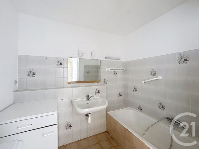 Appartement T3 à vendre - 3 pièces - 63.99 m2 - FREJUS - 83 - PROVENCE-ALPES-COTE-D-AZUR - Century 21 Sud Habitat