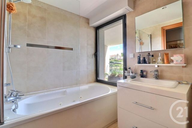 Appartement F3 à vendre - 3 pièces - 85.0 m2 - ST RAPHAEL - 83 - PROVENCE-ALPES-COTE-D-AZUR - Century 21 Sud Habitat