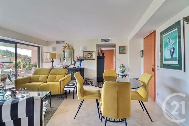 Appartement F3 à vendre - 3 pièces - 85.0 m2 - ST RAPHAEL - 83 - PROVENCE-ALPES-COTE-D-AZUR - Century 21 Sud Habitat