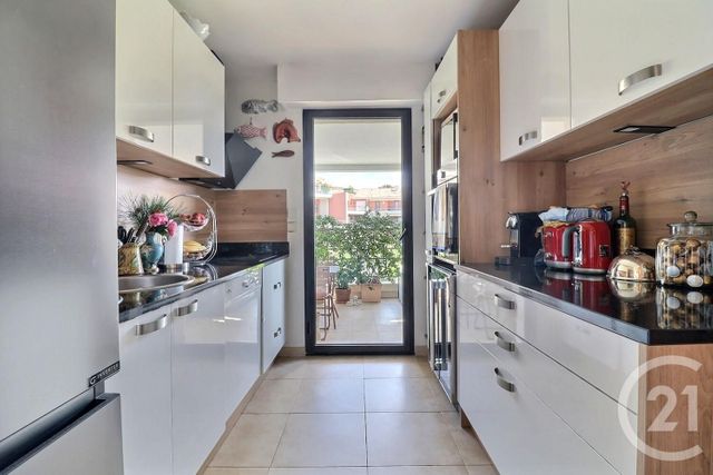 Appartement F3 à vendre - 3 pièces - 85.0 m2 - ST RAPHAEL - 83 - PROVENCE-ALPES-COTE-D-AZUR - Century 21 Sud Habitat