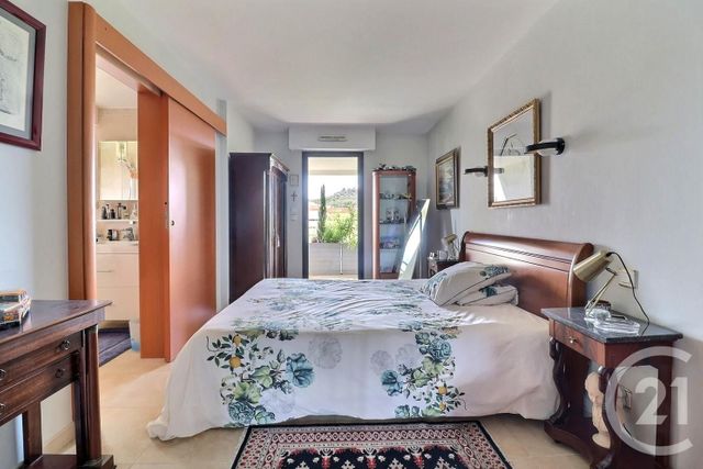 Appartement F3 à vendre - 3 pièces - 85.0 m2 - ST RAPHAEL - 83 - PROVENCE-ALPES-COTE-D-AZUR - Century 21 Sud Habitat
