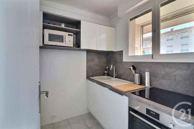 Appartement Studio cabine à vendre - 2 pièces - 31.6 m2 - FREJUS - 83 - PROVENCE-ALPES-COTE-D-AZUR - Century 21 Sud Habitat