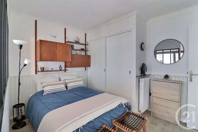 Appartement Studio cabine à vendre - 2 pièces - 31.6 m2 - FREJUS - 83 - PROVENCE-ALPES-COTE-D-AZUR - Century 21 Sud Habitat