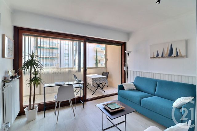 Appartement Studio cabine à vendre - 2 pièces - 31.6 m2 - FREJUS - 83 - PROVENCE-ALPES-COTE-D-AZUR - Century 21 Sud Habitat