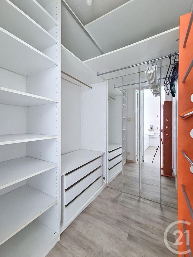 Appartement T2 à vendre - 2 pièces - 43.78 m2 - FREJUS - 83 - PROVENCE-ALPES-COTE-D-AZUR - Century 21 Sud Habitat