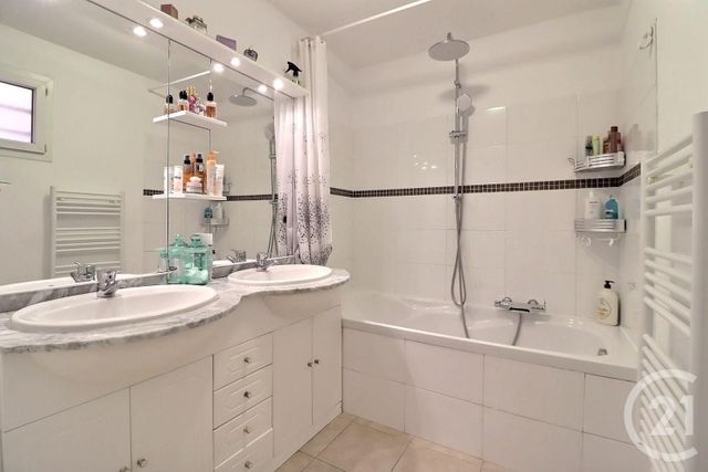 Appartement T4 à vendre - 4 pièces - 81.96 m2 - FREJUS - 83 - PROVENCE-ALPES-COTE-D-AZUR - Century 21 Sud Habitat