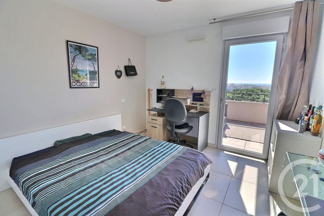 Appartement T4 à vendre - 4 pièces - 103.01 m2 - FREJUS - 83 - PROVENCE-ALPES-COTE-D-AZUR - Century 21 Sud Habitat