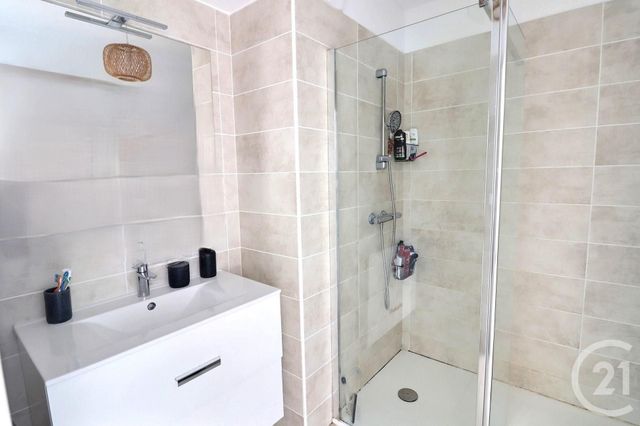 Appartement T4 à vendre - 4 pièces - 103.01 m2 - FREJUS - 83 - PROVENCE-ALPES-COTE-D-AZUR - Century 21 Sud Habitat