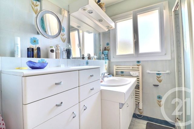 Appartement F3 à vendre - 3 pièces - 64.5 m2 - FREJUS - 83 - PROVENCE-ALPES-COTE-D-AZUR - Century 21 Sud Habitat