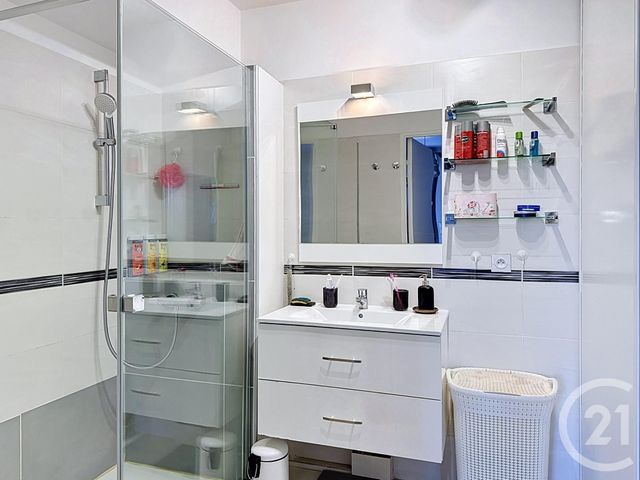 Appartement F2 à vendre - 2 pièces - 47.15 m2 - FREJUS - 83 - PROVENCE-ALPES-COTE-D-AZUR - Century 21 Sud Habitat