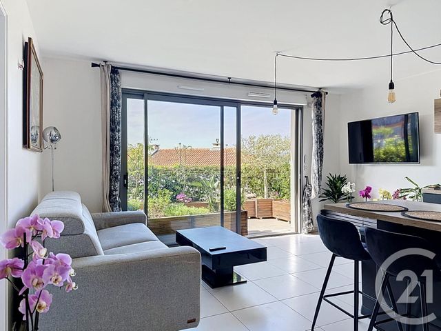 Appartement F2 à vendre - 2 pièces - 47.15 m2 - FREJUS - 83 - PROVENCE-ALPES-COTE-D-AZUR - Century 21 Sud Habitat